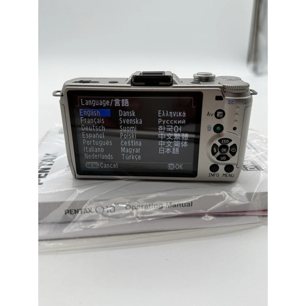 Pentax Q10 12.4MP Digital Camera Silver w/ 02 Standard Zoom Lens Kit Open Box